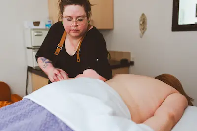 Kelli working with a client.